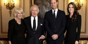 Foto da família real, a primeira do rei Charles III (Foto: Divulgação/Instagram theroyalfamily)