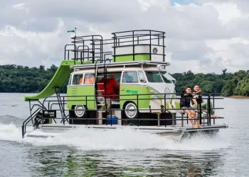kombi barco de luxo