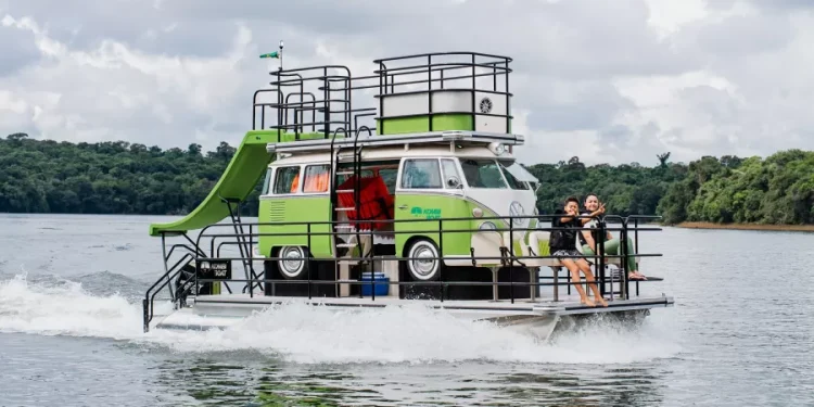kombi barco de luxo