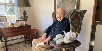 Roy Cohen era CEO de uma empresa farmacêutica e só se aposentou aos 81 anos (Foto: Reprodução/ Business Insider)
