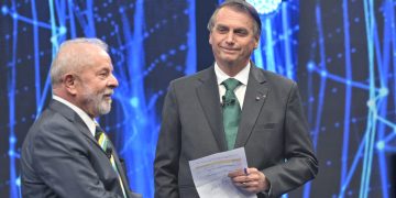 Lula e Bolsonaro no debate do 2º turno de 2022 realizado pela TV Bandeirantes (Foto: Renato Pizzutto/Band)