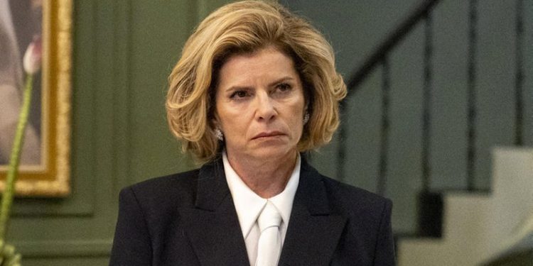 Odete Roitman (Débora Bloch) na novela Vale Tudo (Foto: Globo/ Fábio Rocha)
