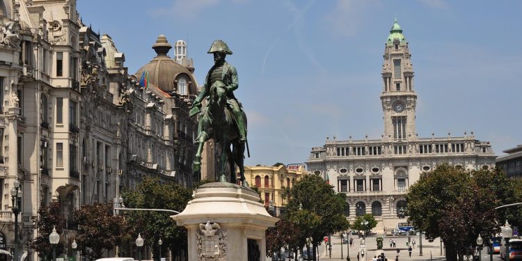 Porto, Portugal (Imagem de Christian por Pixabay)