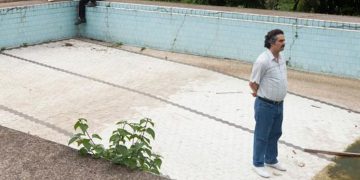 caminhar para as mãos pra trás