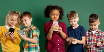 crianças celular