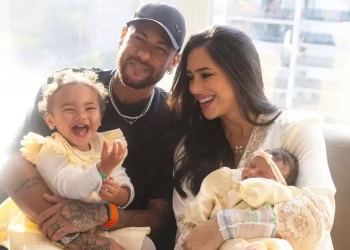 Neymar e Bruna Biancardi com as filhas Mavie e Mel (Foto: Gabriel Queiroz/Rep/Insta)