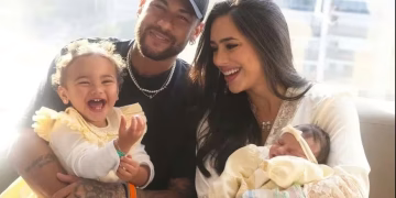 Neymar e Bruna Biancardi com as filhas Mavie e Mel (Foto: Gabriel Queiroz/Rep/Insta)