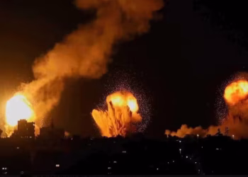 Imagens supostamente de bombardeio à Cidade de Gaza se espalham nas redes sociais (Foto: Reprodução/Redes sociais)