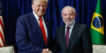 Lula e Donald Trump durante o 47ª Cúpula da Associação de Nações do Sudeste Asiático (Foto: Ricardo Stuckert/PR)