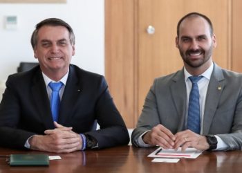 Jair Bolsonaro e Eduardo Bolsonaro (Foto: Marcos Corrêa/PR)