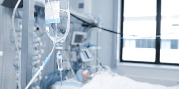 Treatment of a patient in critical condition in the ICU ward