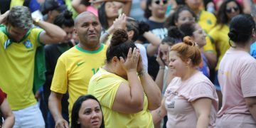 Torcedor chorando Copa