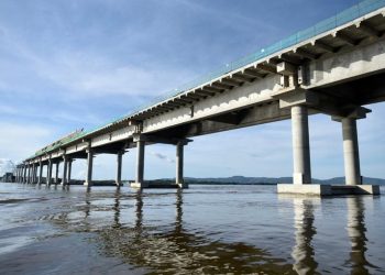 A imagem mostra construção da ponte entre as cidades de Xambioá, no estado do Pará, e São Geraldo do Araguaia, no estado do Tocantins (Foto: Ricardo Botelho)