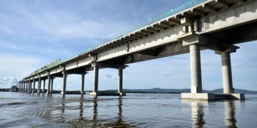 A imagem mostra construção da ponte entre as cidades de Xambioá, no estado do Pará, e São Geraldo do Araguaia, no estado do Tocantins (Foto: Ricardo Botelho)
