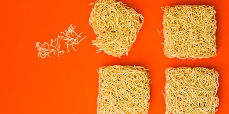 macarrão instantâneo