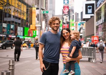 Turistas em 
Nova York (Imagem de carrotflowers2 por Pixabay)