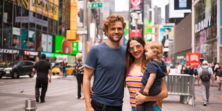 Turistas em 
Nova York (Imagem de carrotflowers2 por Pixabay)