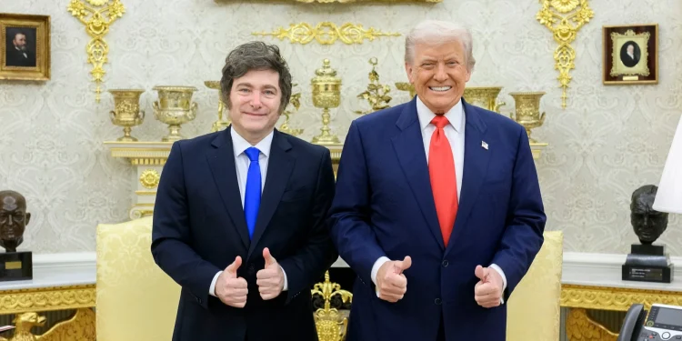 Donald Trump e Javier Milei na Casa Branca (Divulgação)
