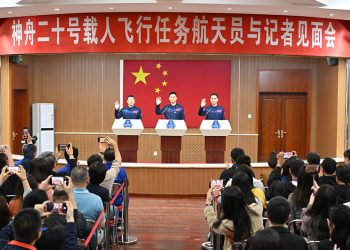 Espaçonave chinesa falha e 3 astronautas ficam “presos” no espaço