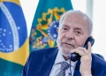 Lula ao telefone (Foto: Ricardo Stuckert/PR)