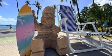 Escultura remete ao Natal Tropical de Maceió (Foto: Neto Melo/ Ascom Ilumina)