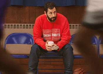 Adam Sandler em 'Arremessando alto' (2022) (Foto: Netflix/Divulgação)
