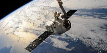 Satélite passa por um processo de reentrada na Terra (Imagem: SpaceX/Divulgação)