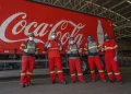 Trabalhadores em fábrica brasileira da Coca-Cola (Foto: Divulgação/The Coca-Cola Company)