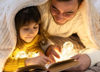 pai lendo para filha