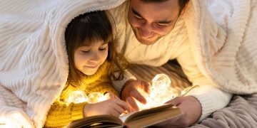 pai lendo para filha