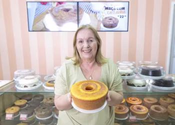 Vó Sônia criou a Casa de Bolos para complementar a renda familiar (Foto: Divulgação)