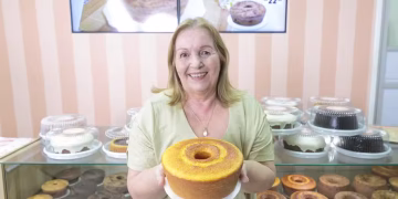 Vó Sônia criou a Casa de Bolos para complementar a renda familiar (Foto: Divulgação)