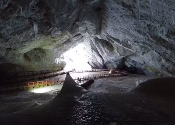 caverna romênia