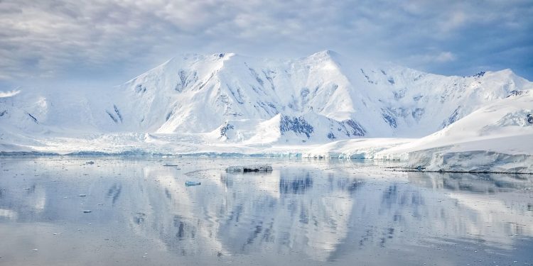 Antártica (Imagem de AlKalenski por Pixabay)