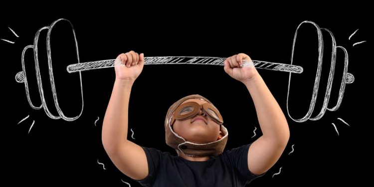 criança levantando peso