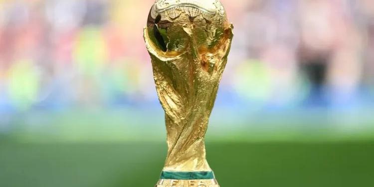 Atual taça oficial da Copa do Mundo (Foto: Michael Reagen / Fifa)