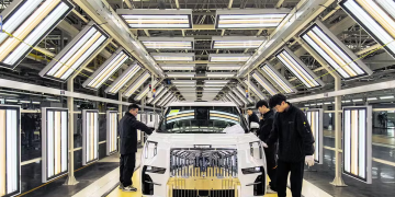 geely fabrica carro