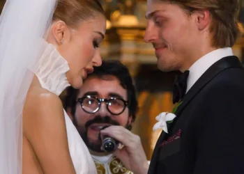 Fábio de Melo casou a influenciadora Esther Marques, da família Cimed, e o investidor Adolpho Mello
(Imagem: Reprodução)