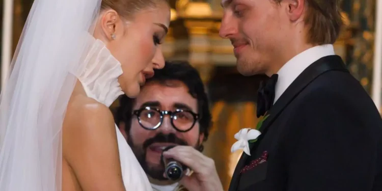 Fábio de Melo casou a influenciadora Esther Marques, da família Cimed, e o investidor Adolpho Mello
(Imagem: Reprodução)