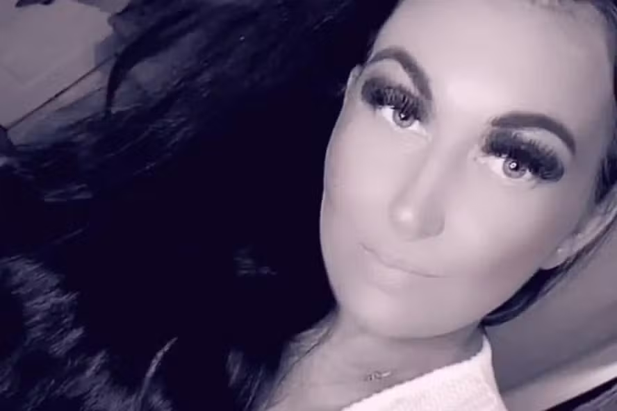 britânica tumor cílios postiços