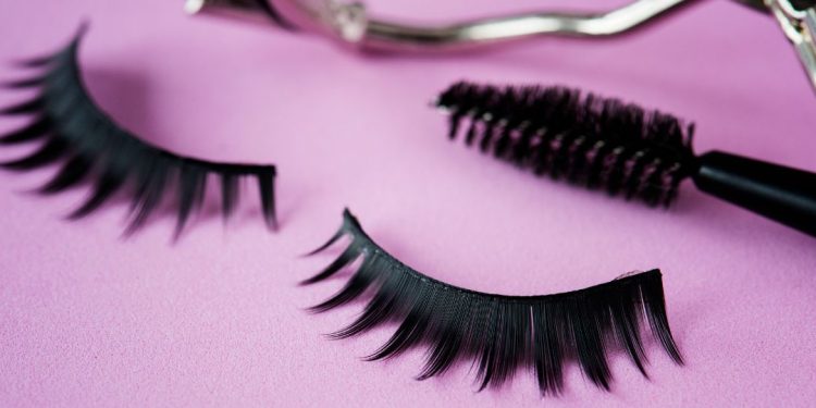 cílios postiços