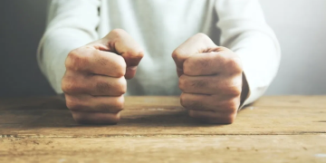 homem irritação psicologia