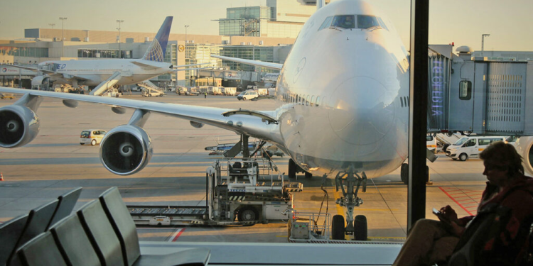 avião aeroporto viajar viagem