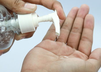 álcool em gel uso bactéria covid