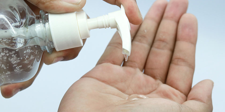 álcool em gel uso bactéria covid