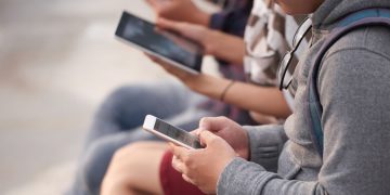 jovens celular