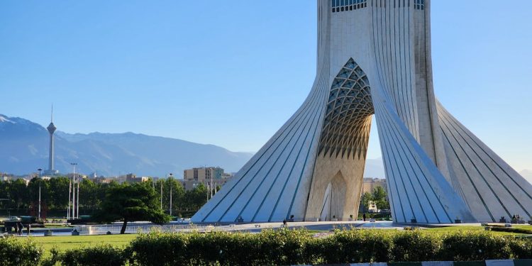 Torre Azadi, em Teerã, capital do Irã (Foto: Aref Sarkhosh/Pexels)