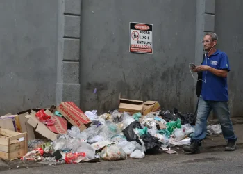 lixo rua brasil sujo coleta