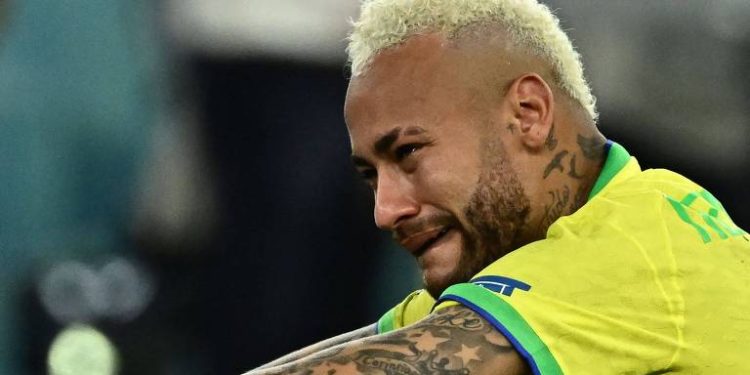 neymar jogo futebol brasil chorando copa