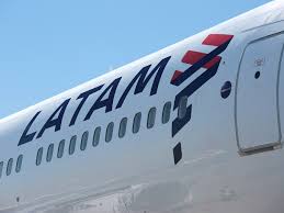 latam airlines avião